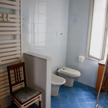 Hospital-elegant Flat With Terrace Διαμέρισμα