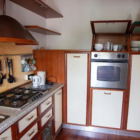 Hospital-elegant Flat With Terrace Διαμέρισμα